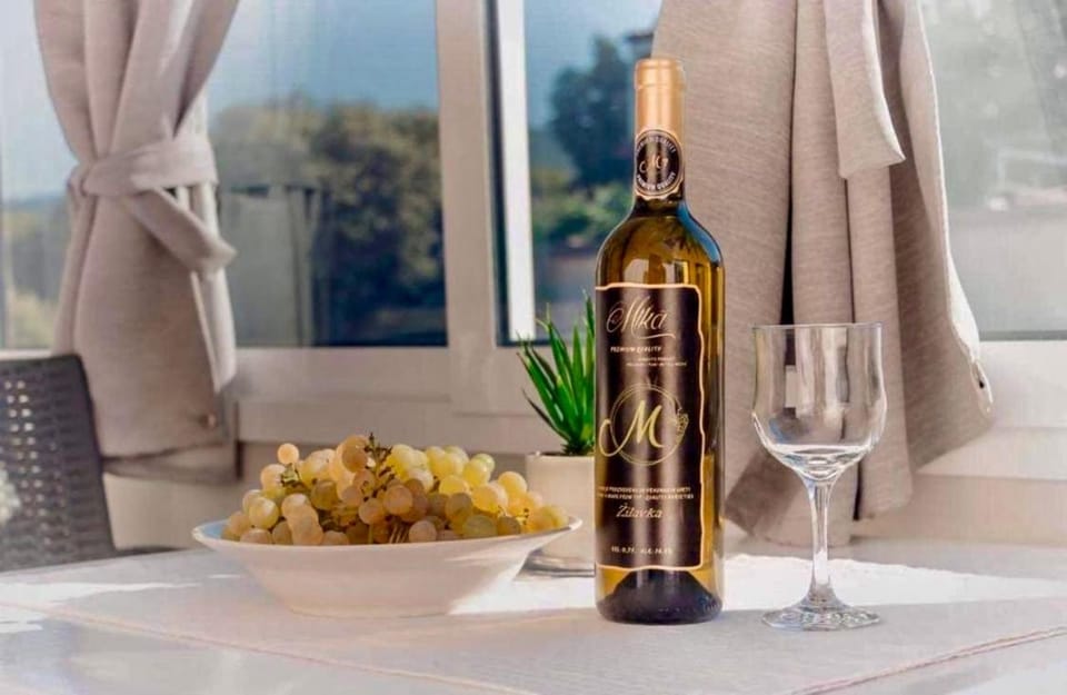 Food and drinks, Dinner, Drinks, Alcoholic drinks