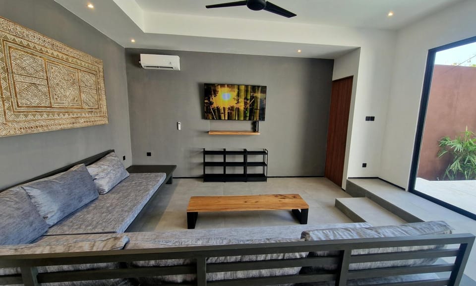 TV and multimedia, Living room, Seating area, air conditioner
