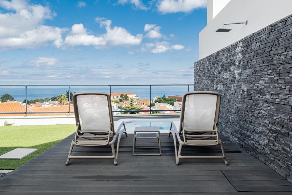 Patio, Day, Natural landscape, Hot Tub, View (from property/room), Sea view, sunbed