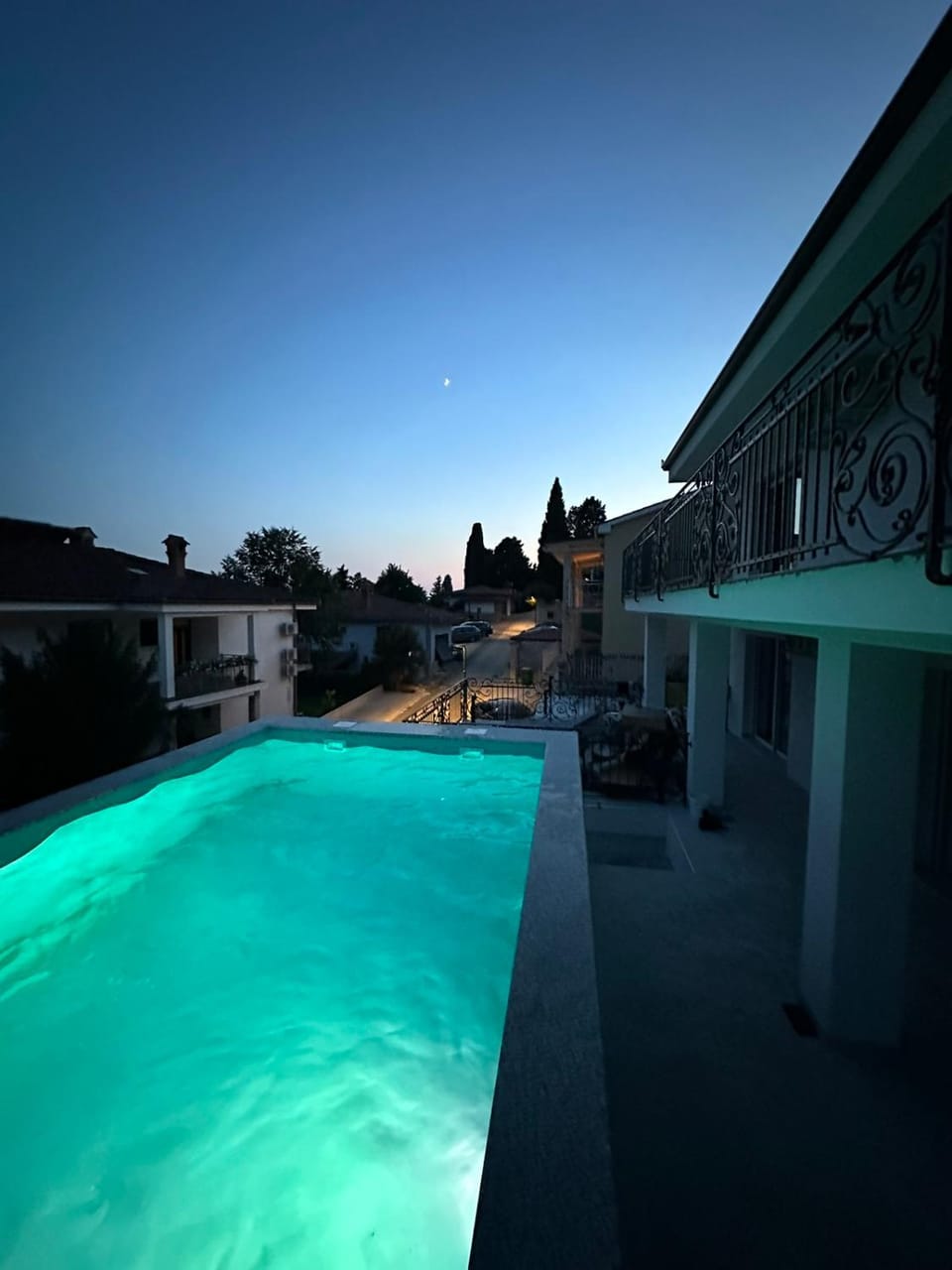 Pool view, Swimming pool, sunbed