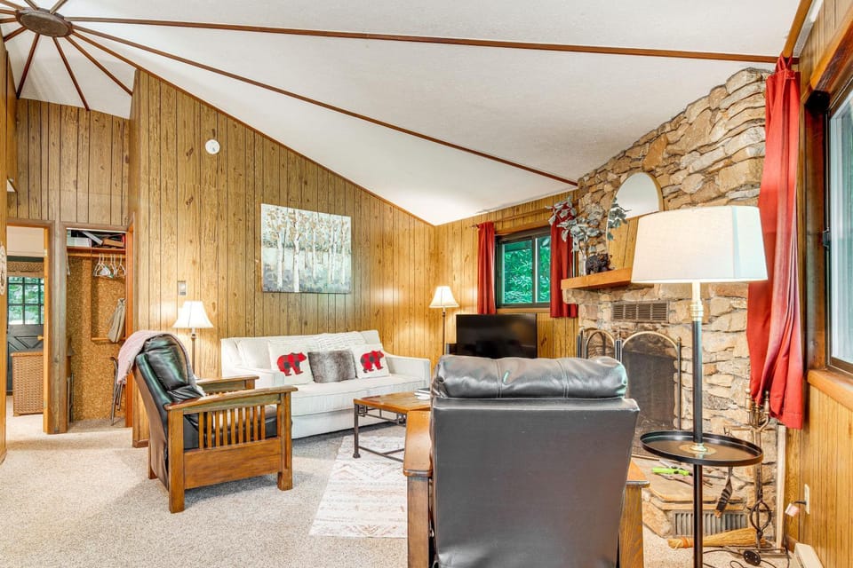 The Round House - Treetop North Carolina Cabin! Cabin in Laurel Park