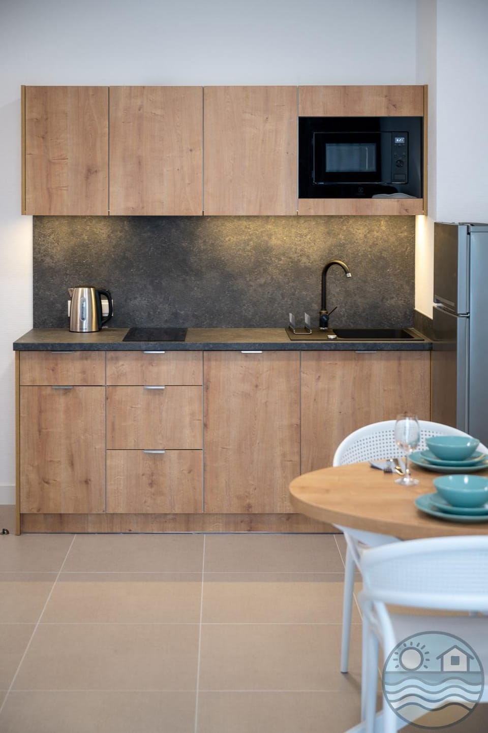 Kitchen or kitchenette, microwave, stove