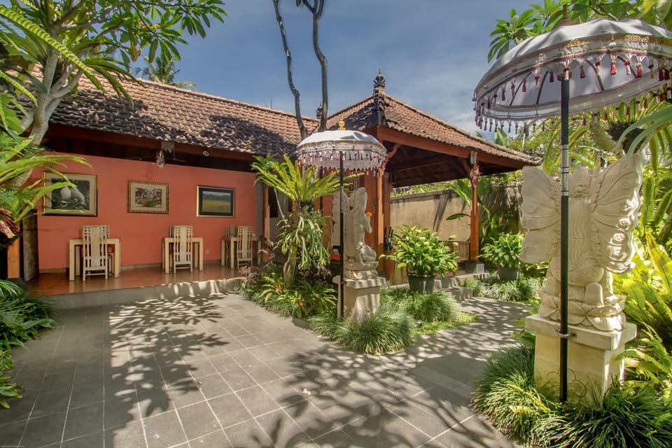 Property building, Restaurant/places to eat, Lobby or reception