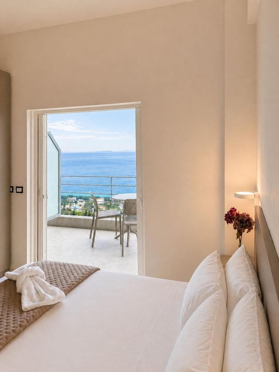 Bed, Balcony/Terrace, Bedroom, Sea view