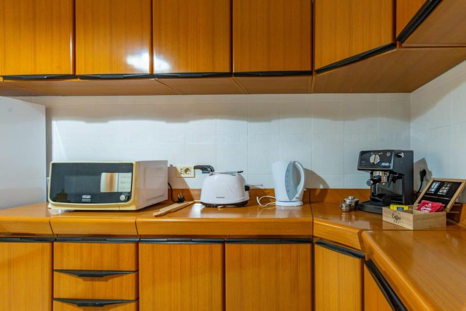 Coffee/tea facilities, toaster