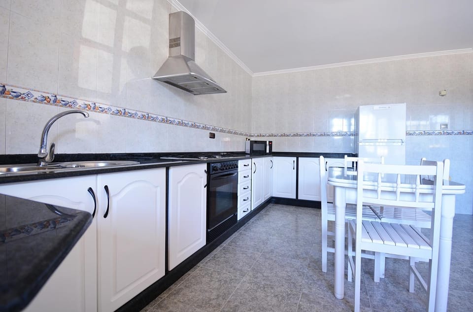 Kitchen or kitchenette, Dining area, oven, stove