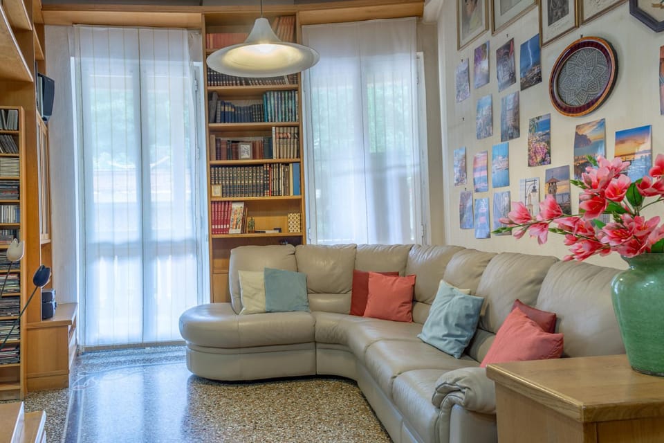 A due passi dal centro 2 camere matrimoniali Wifi Apartment in Genoa