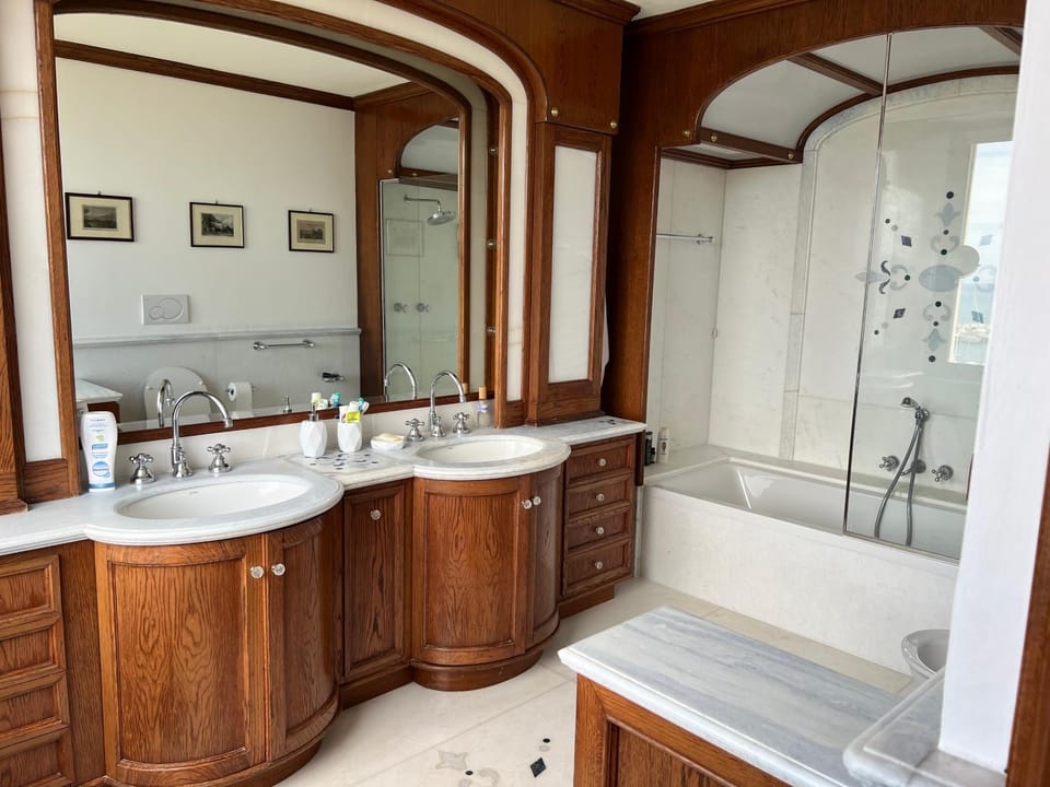 Bathroom, Bath
