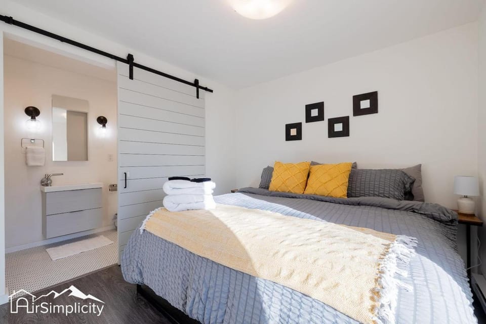 Sunnyside guesthouse near Rocky Mountain Lake Bed and Breakfast in Denver