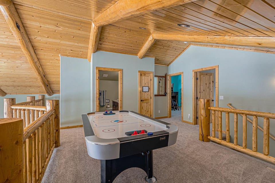 Log Cabin on 10 Acres with Loft and Soaker Tub Cabin in Park County