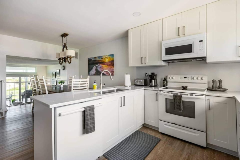 Beach Getaway in Amelia - Ocean Views & Room for 8 House in Fernandina Beach