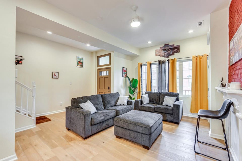 Pittsburgh Home with Skyline Views Walk to Stadium! House in Pittsburgh