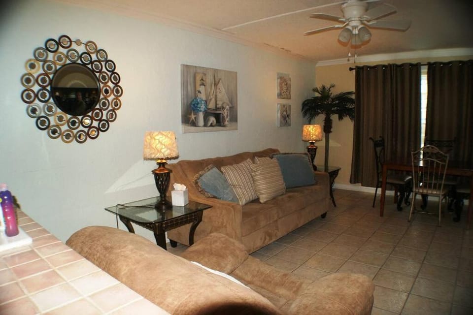 GULFVIEW 110 LUXURIOUS CONDO 3 min walk to beach, next Beach Park Isla Blanca Apartment in South Padre Island