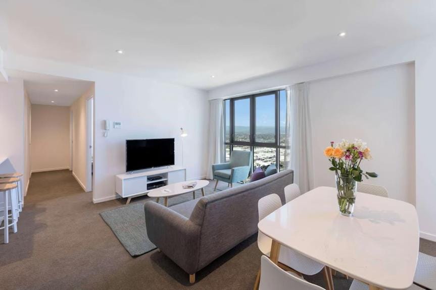 beach Residences 2-BR river view Apartment in Gold Coast