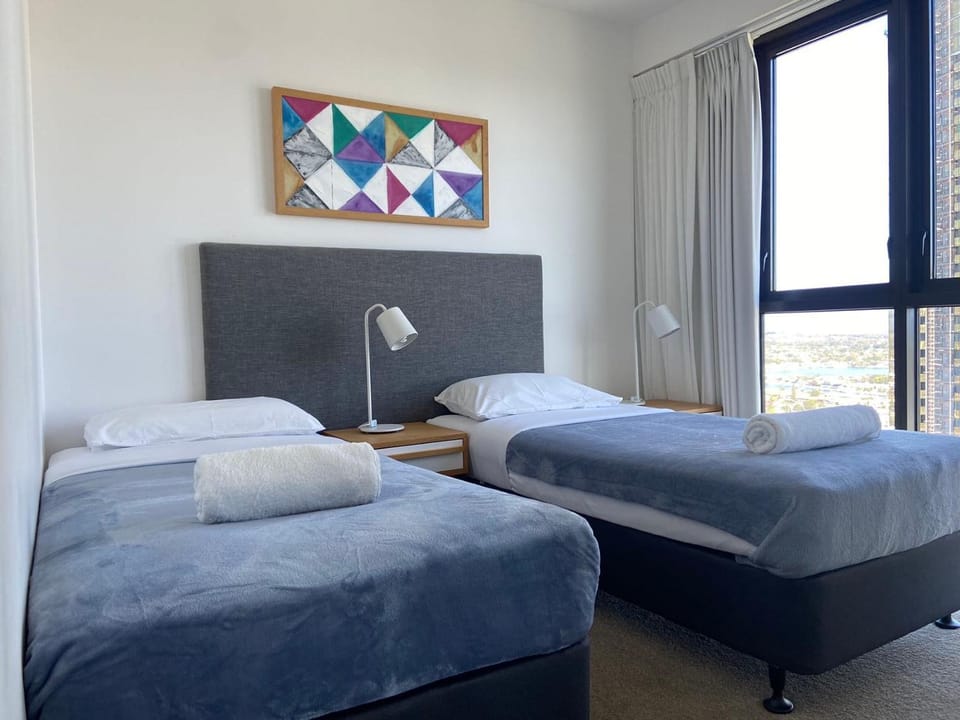beach Residences 2-BR river view Apartment in Gold Coast