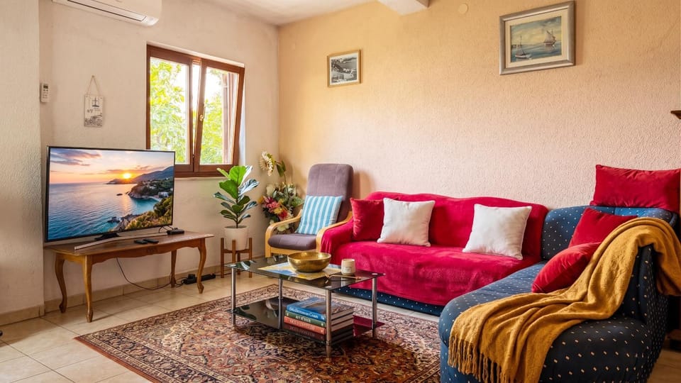 Communal lounge/ TV room, Living room, Seating area