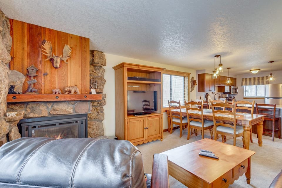 Winter Park Condo w/ Pool + Ski Shuttle Access! House in Fraser