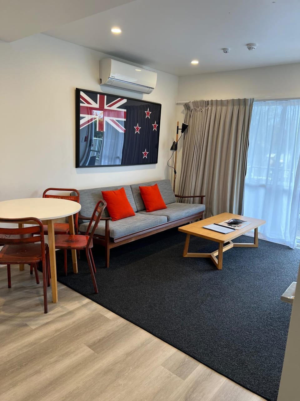 TV and multimedia, Living room, Seating area, air conditioner