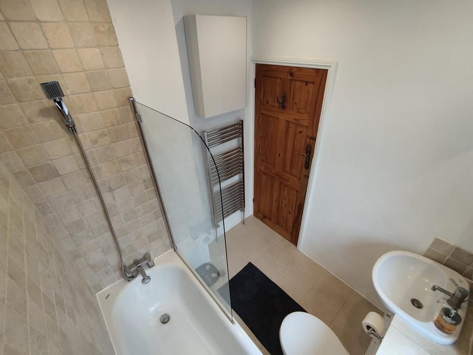 Shower, Toilet, Bathroom, Bath, towels