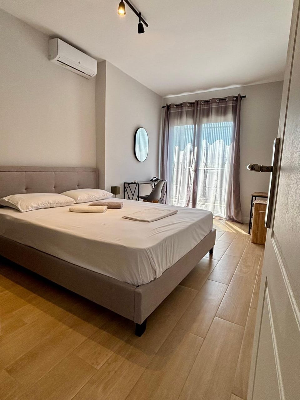 Bed, Bedroom, air conditioner