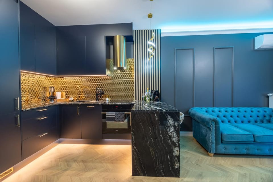 Kitchen or kitchenette, Living room, Seating area, Dining area