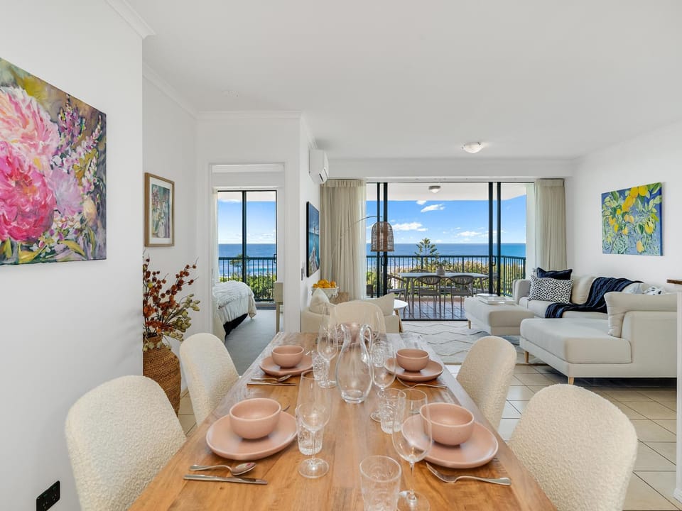 Living room, Dining area, Sea view
