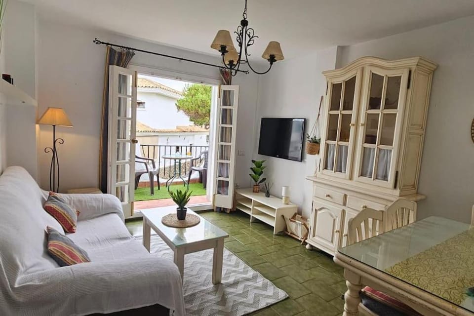 Communal lounge/ TV room, TV and multimedia, View (from property/room), Balcony/Terrace, Seating area, Dining area