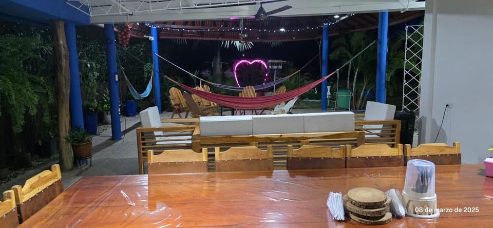 Seating area, Dining area