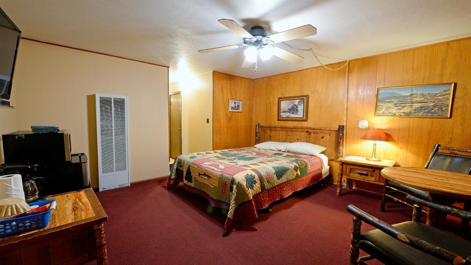 Bed, TV and multimedia, Bedroom, furniture, air conditioner