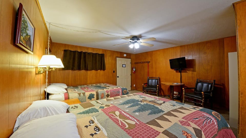 Bed, TV and multimedia, Living room, Seating area, Bedroom, furniture, air conditioner