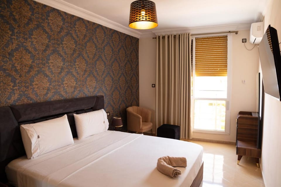Communal lounge/ TV room, Bed, TV and multimedia, Photo of the whole room, Seating area, Evening entertainment, Bedroom