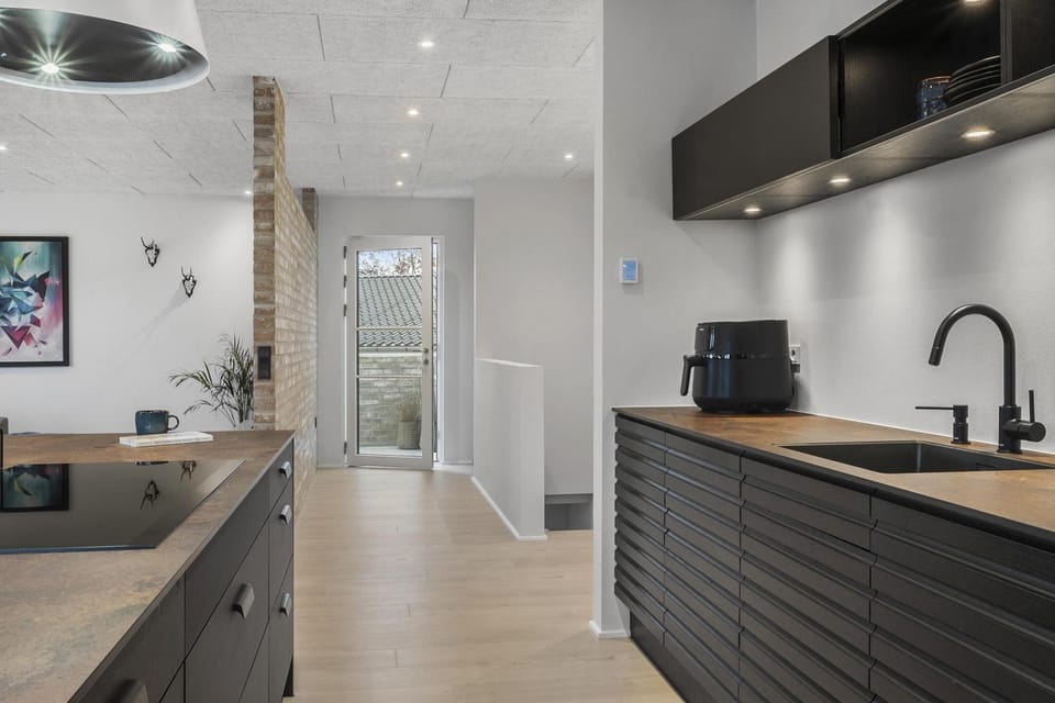 Kitchen or kitchenette, dishwasher
