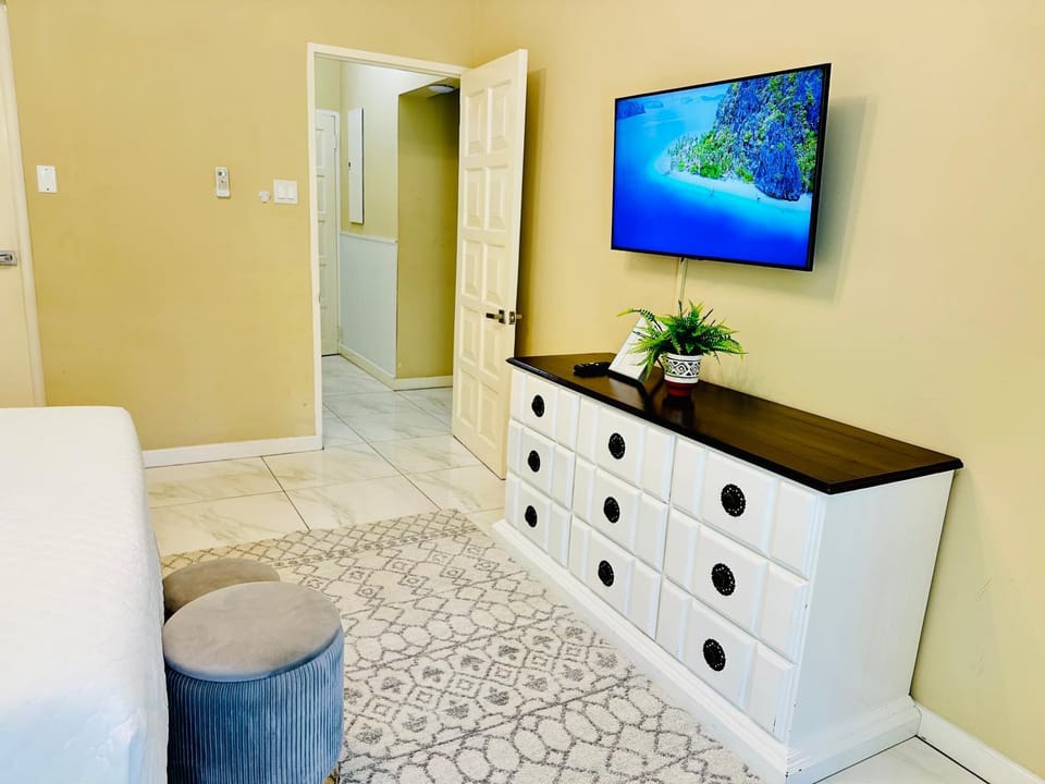 Falcon Sunset 2br- Airport Transport Available -Security-Gated Apartment in Montego Bay