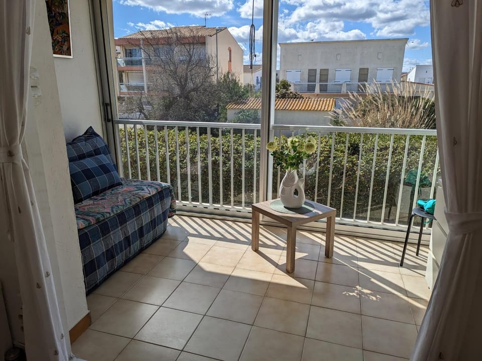 Appartement T2 lumineux 40m2, 4 personnes, 150m de la plage, bien équipé et proche loisirs - FR-1-797-18 Apartment in Port-la-Nouvelle