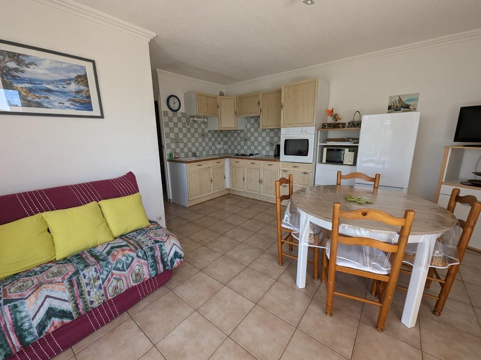 Appartement T2 lumineux 40m2, 4 personnes, 150m de la plage, bien équipé et proche loisirs - FR-1-797-18 Apartment in Port-la-Nouvelle
