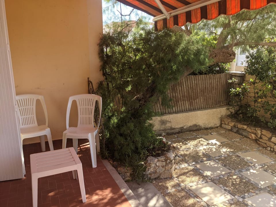 Charmant T3 rénové à 60m de la plage avec terrasse, jardin et parking clos - FR-1-797-28 Apartment in Port-la-Nouvelle