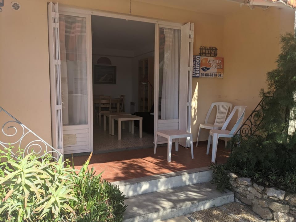 Charmant T3 rénové à 60m de la plage avec terrasse, jardin et parking clos - FR-1-797-28 Apartment in Port-la-Nouvelle