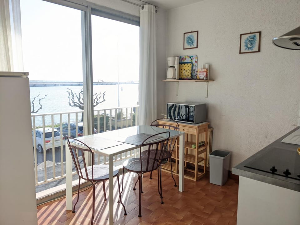 Appartement T4 proche plage et commerces, 80m2, 6 pers, lave-linge, TV - FR-1-797-23 Apartment in Port-la-Nouvelle