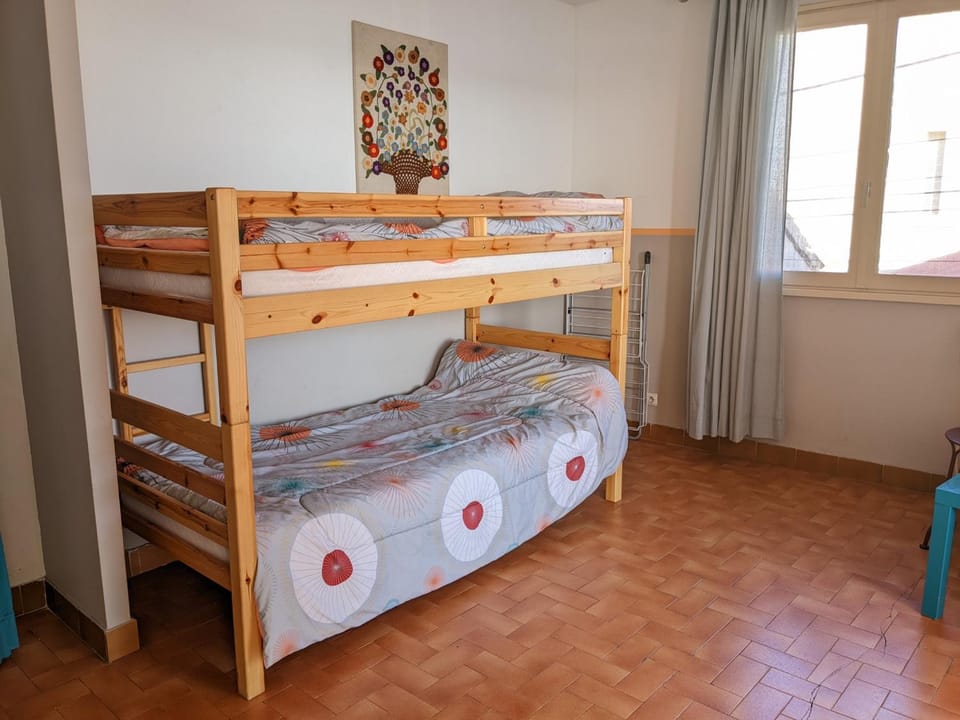 Appartement T4 proche plage et commerces, 80m2, 6 pers, lave-linge, TV - FR-1-797-23 Apartment in Port-la-Nouvelle