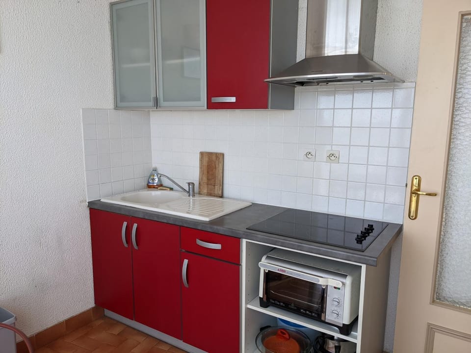 Appartement T4 proche plage et commerces, 80m2, 6 pers, lave-linge, TV - FR-1-797-23 Apartment in Port-la-Nouvelle