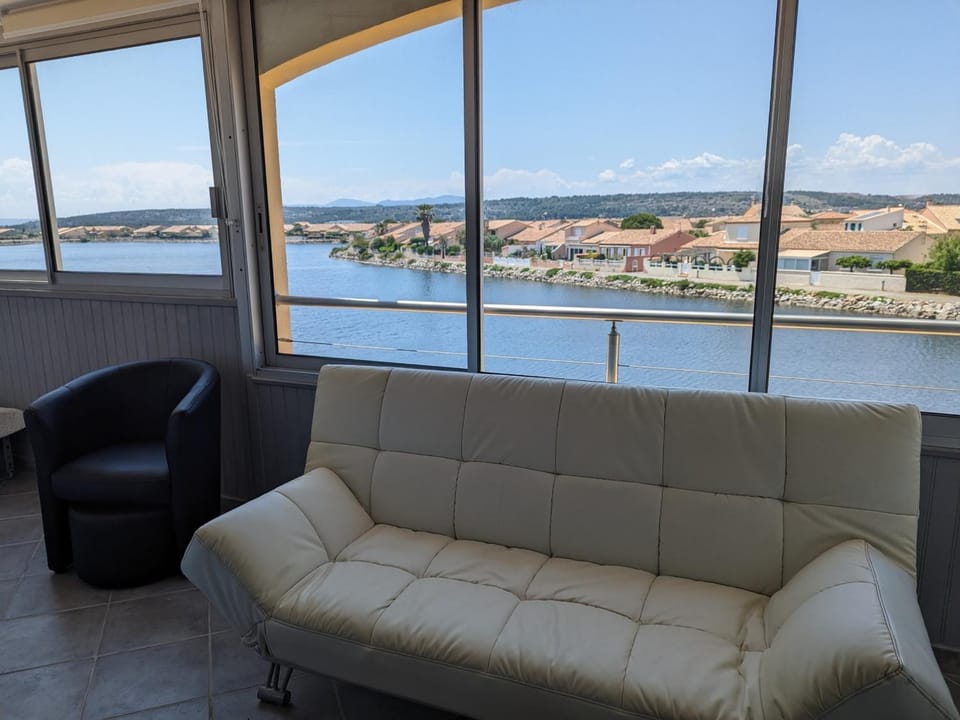 Grand T2 Climatisé 36m² avec Parking à 450m de la Plage - 4 Pers - FR-1-797-34 Apartment in Port-la-Nouvelle