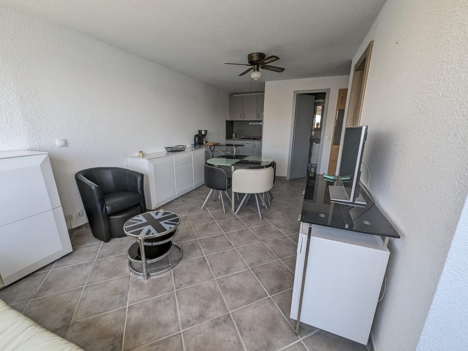 Grand T2 Climatisé 36m² avec Parking à 450m de la Plage - 4 Pers - FR-1-797-34 Apartment in Port-la-Nouvelle
