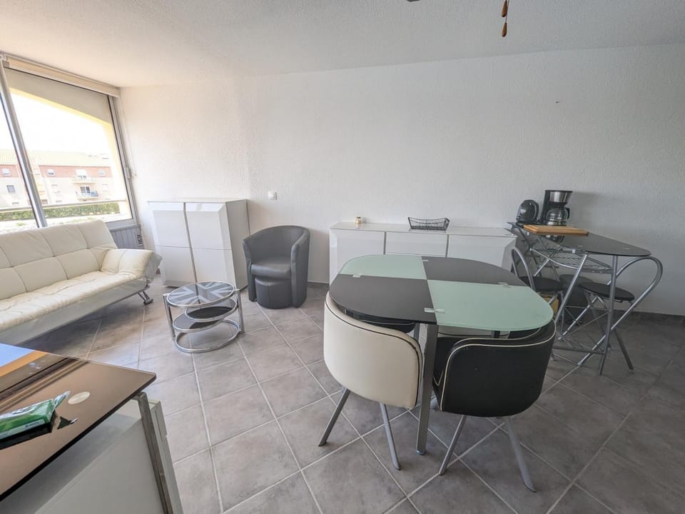 Grand T2 Climatisé 36m² avec Parking à 450m de la Plage - 4 Pers - FR-1-797-34 Apartment in Port-la-Nouvelle