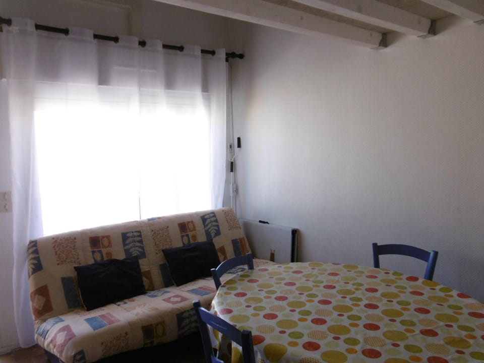 Maison T3 Mezzanine avec Patio à 150m de la Plage – Parking, BBQ, 6 Pers – Port-la-Nouvelle - FR-1-797-42 Villa in Port-la-Nouvelle