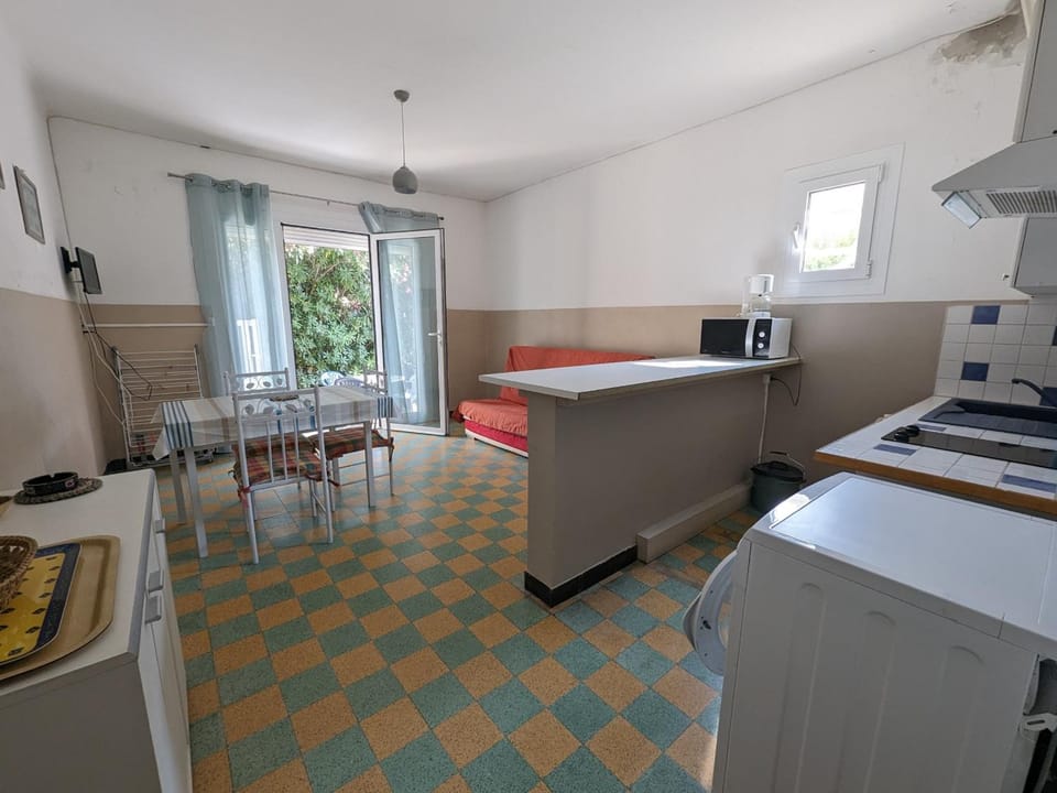 Appartement T2 avec parking - 4 pers. plage 150m - FR-1-797-17 Apartment in Port-la-Nouvelle