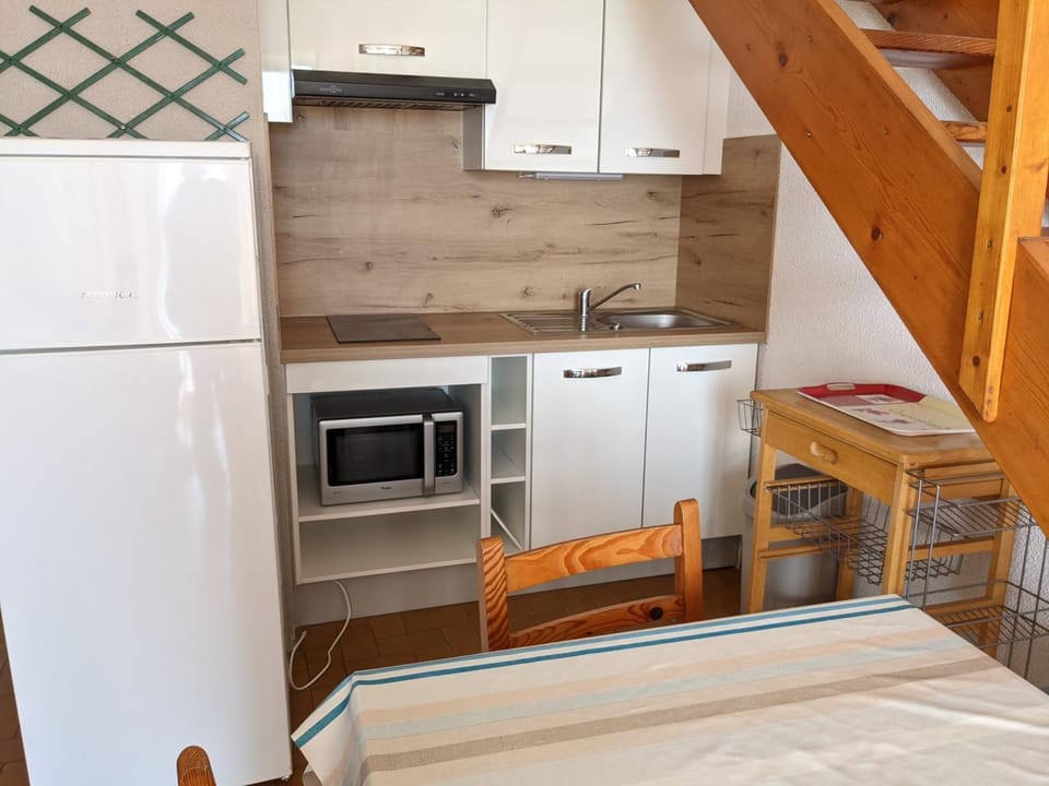 T2 Mezzanine à 250m de la plage pour 4/5 pers avec Parking et TV - FR-1-797-31 Apartment in Port-la-Nouvelle