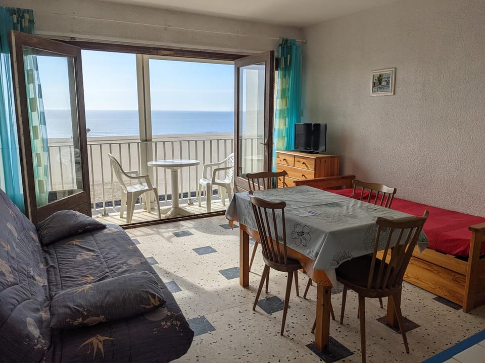 Port-la-Nouvelle : Studio front de mer, 4 pers, parking inclus - FR-1-797-32 Apartment in Port-la-Nouvelle