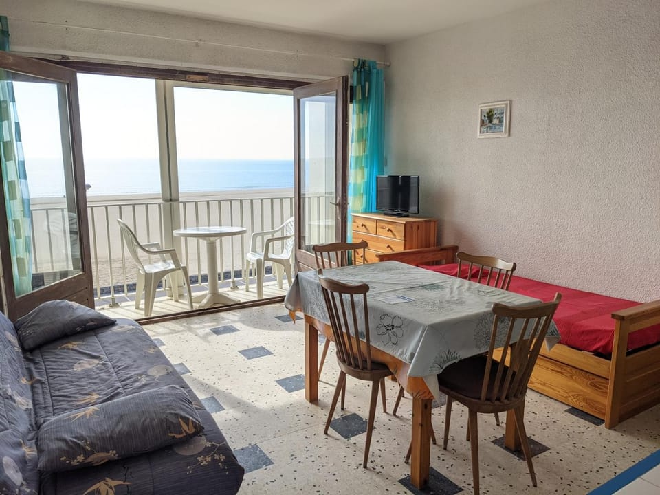 Port-la-Nouvelle : Studio front de mer, 4 pers, parking inclus - FR-1-797-32 Apartment in Port-la-Nouvelle