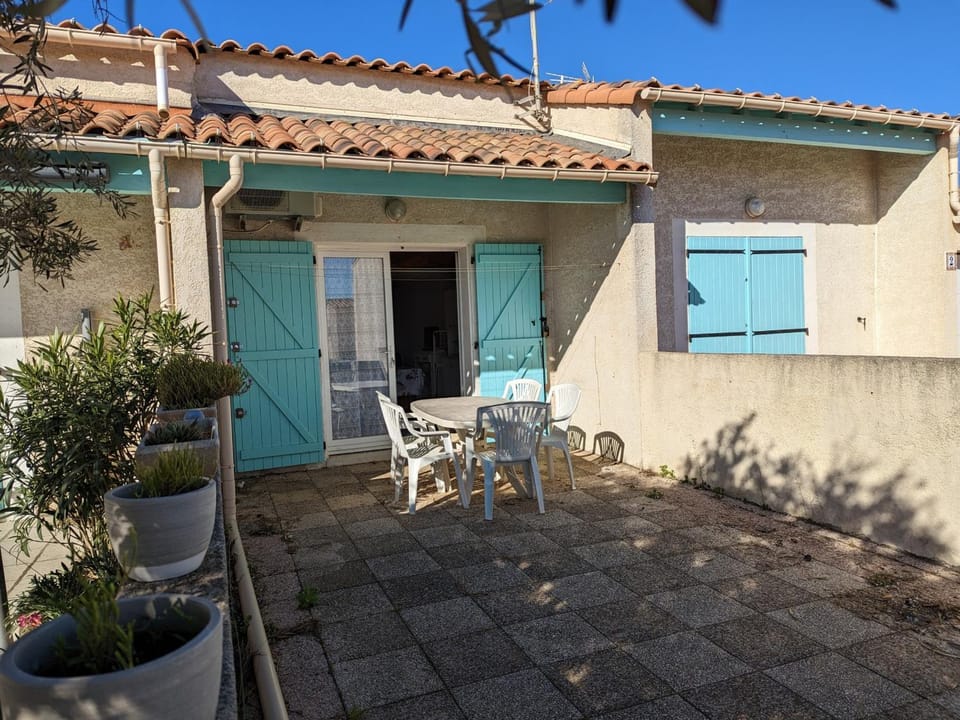 Villa T2 Mezzanine Climatisée avec Cour - 6 Pers - Parking - Proche Plage - Meublé Tourisme 1* - FR-1-797-44 Villa in Port-la-Nouvelle