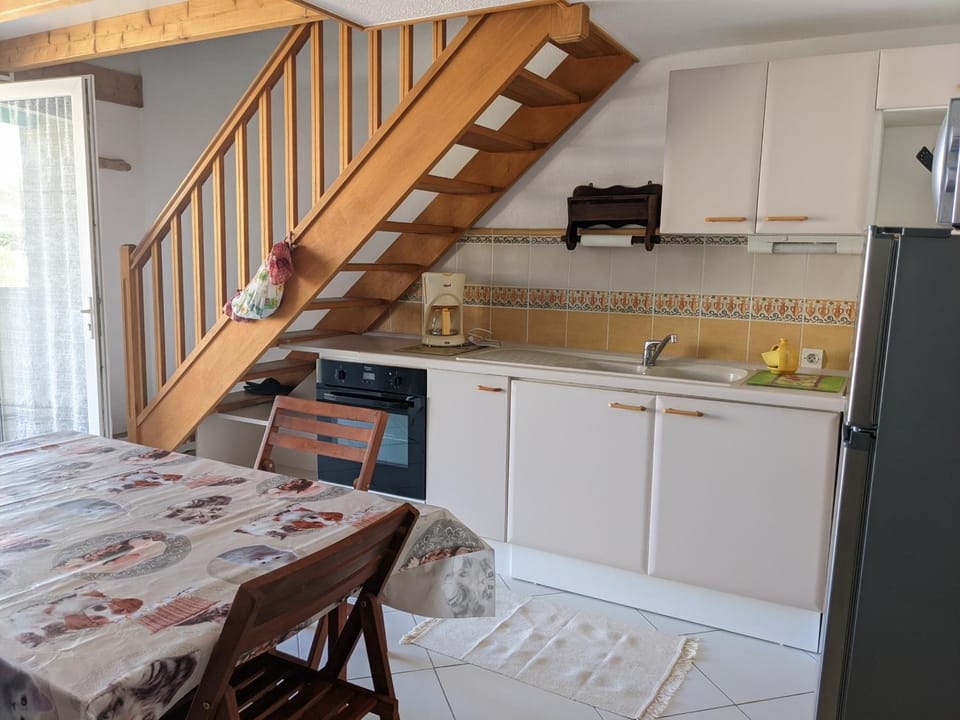 Villa T2 Mezzanine Climatisée avec Cour - 6 Pers - Parking - Proche Plage - Meublé Tourisme 1* - FR-1-797-44 Villa in Port-la-Nouvelle